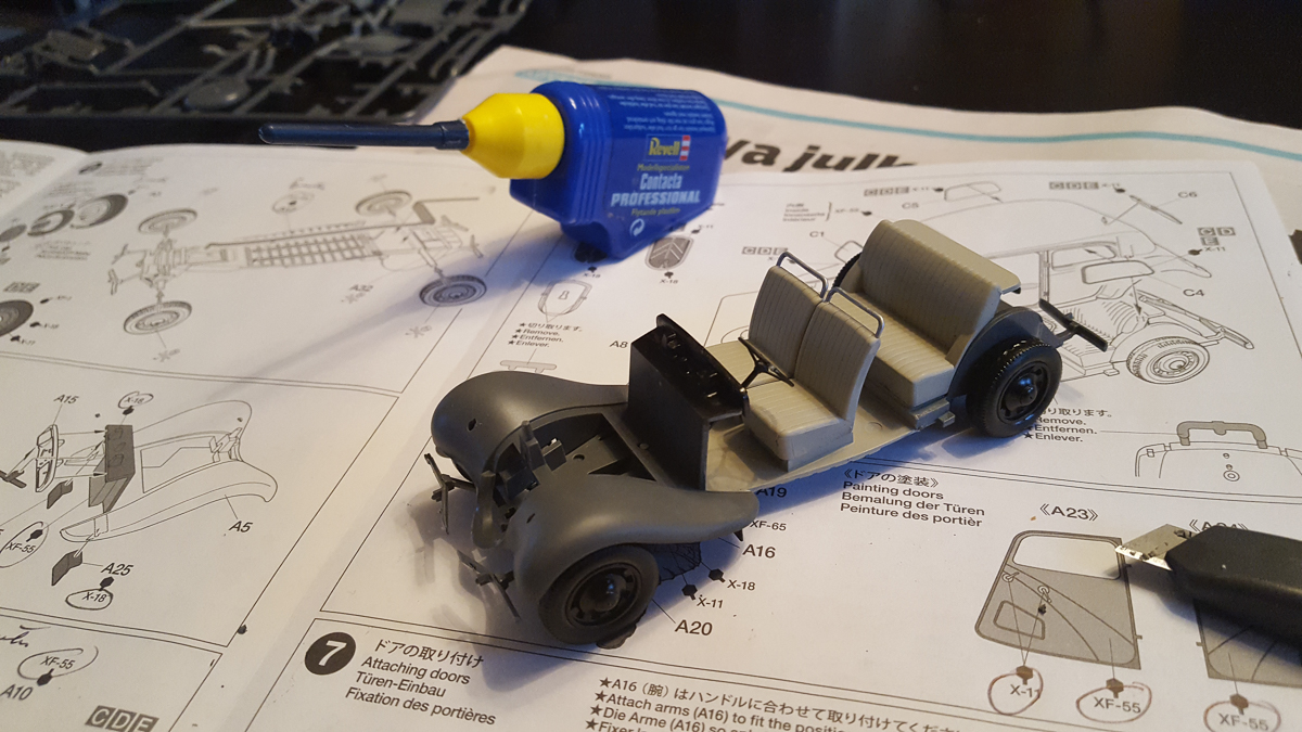 Jag bygger en plastmodell av 1933 års Citroén