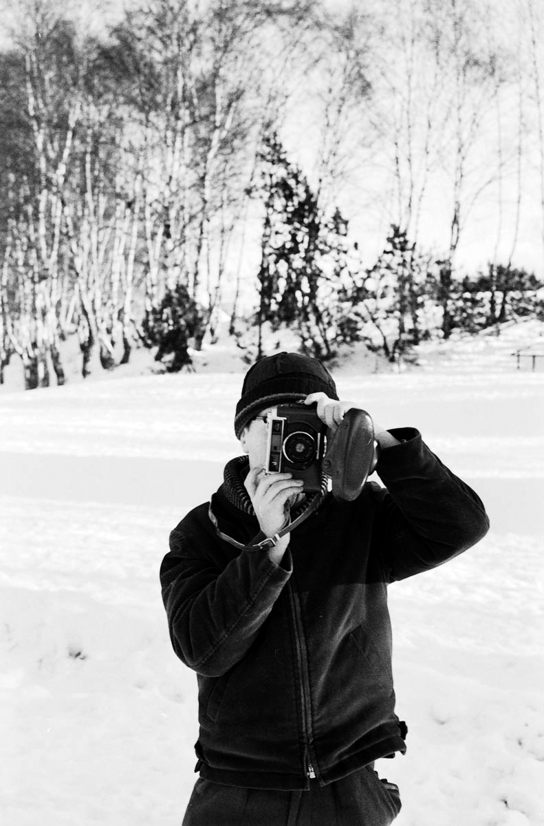 %_tempFileName6302%20Rolf%20med%20Yashica-kameran%202%