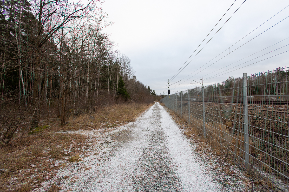 På promenad längs järnvägen