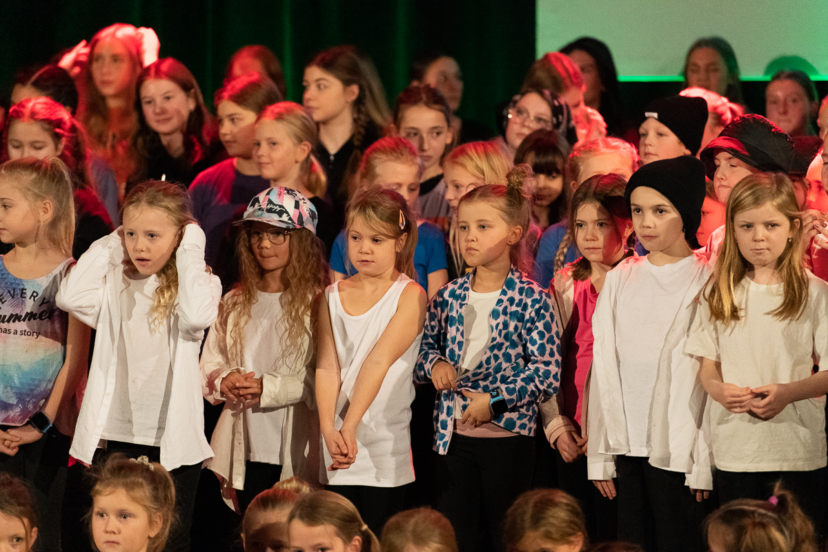 Dansuppvisning på Gröndalsskolan i Nynäshamn