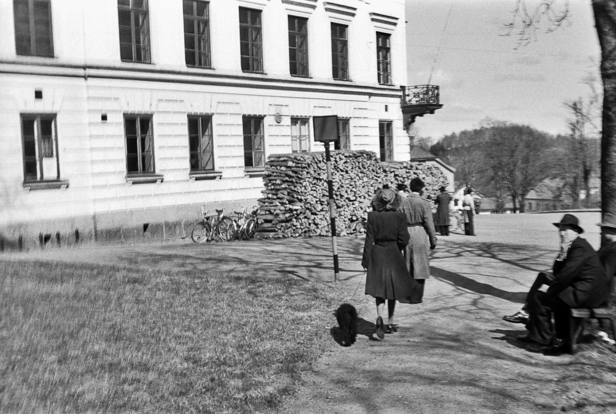 På promenad i Åtvidaberg, maj 1946