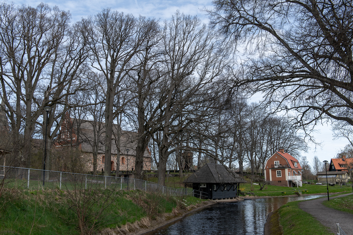 Längs kanalen