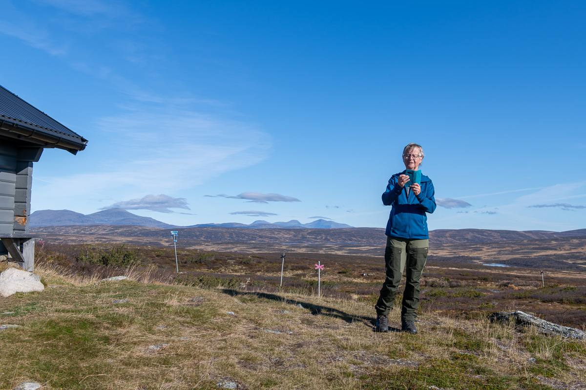 Pia fotograferar uppe på Malmagsvålen